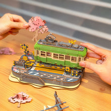 Charger l'image dans la galerie, Rolife Sakura Journey - Détail des vitres et des passagers miniatures
