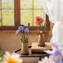 Charger l'image dans la galerie, Rowood Purple Iris - Fleur en bois dans son pot en carton