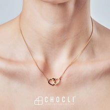 Charger l'image dans la galerie, Collier plaqué or 18 carats CHOCLI "couple hearts" - cœurs connectés