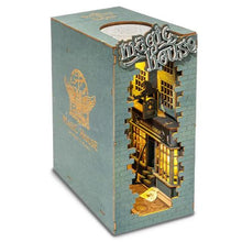 Charger l'image dans la galerie, DIY Book Nook 3D - Magic House (ROLIFE)