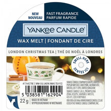 Charger l'image dans la galerie, Etiquette de produit pour le galet fondant Yankee Candle parfum London Christmas Tea avec illustration d'une tasse de thé de Noël