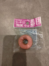Charger l'image dans la galerie, Gomme japonaise miniature Iwako donut avec nappage rose à la fraise