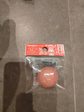 Charger l'image dans la galerie, Gomme kawaii Iwako Sweets en forme de macaron rose framboise