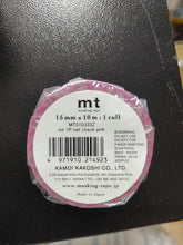 Charger l'image dans la galerie, Vue de face de l'emballage du rouleau de masking tape mt original japonais avec l'étiquette net check pink