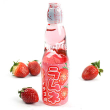 Charger l'image dans la galerie, Limonade japonaise Ramune - Fraise 200ml (HATAKOSEN)