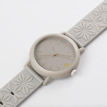Charger l'image dans la galerie, Montre parfumée japonaise - plusieurs couleurs/senteurs disponibles (KAORU)