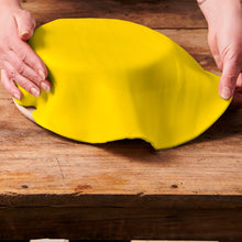 Charger l&#39;image dans la galerie, FunCakes Pâte à Sucre Étalée - Mellow Yellow - 430 g
