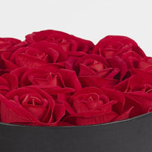 Charger l&#39;image dans la galerie, Boîte De 12 Roses Rouges Artificielles
