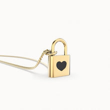 Charger l&#39;image dans la galerie, Collier plaqué or 18 carats CHOCLI &quot;love lock&quot; - cadenas avec cœur
