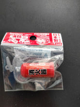 Charger l'image dans la galerie, Gomme japonaise Iwako en forme d'extincteur rouge avec détails gris dans son emballage.
