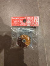 Charger l'image dans la galerie, Gomme puzzle Iwako en forme de gâteau fleur fourré chocolat et caramel
