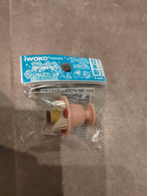 Charger l'image dans la galerie, Gomme de collection Iwako représentant un somptueux parfait glacé dans sa coupe rose translucide avec détails de fruits
