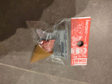 Charger l'image dans la galerie, Gomme japonaise parfumée et amusante en forme de cône de glace rose
