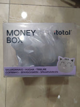 Charger l'image dans la galerie, Vue de face de l'emballage de la tirelire iTotal avec les mentions multilingues Money Box et le visuel du chat
