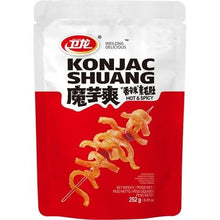 Charger l'image dans la galerie, Sachet de Konjac Strips Hot &amp; Spicy Weilong 252g posé sur fond blanc

