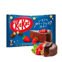 Charger l&#39;image dans la galerie, KitKat Mini japonais - gâteau chocolat et fraise 116G
